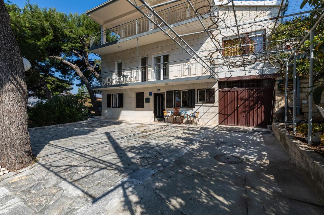 Urban Edge - Beach Apartments Omiš Esterno foto
