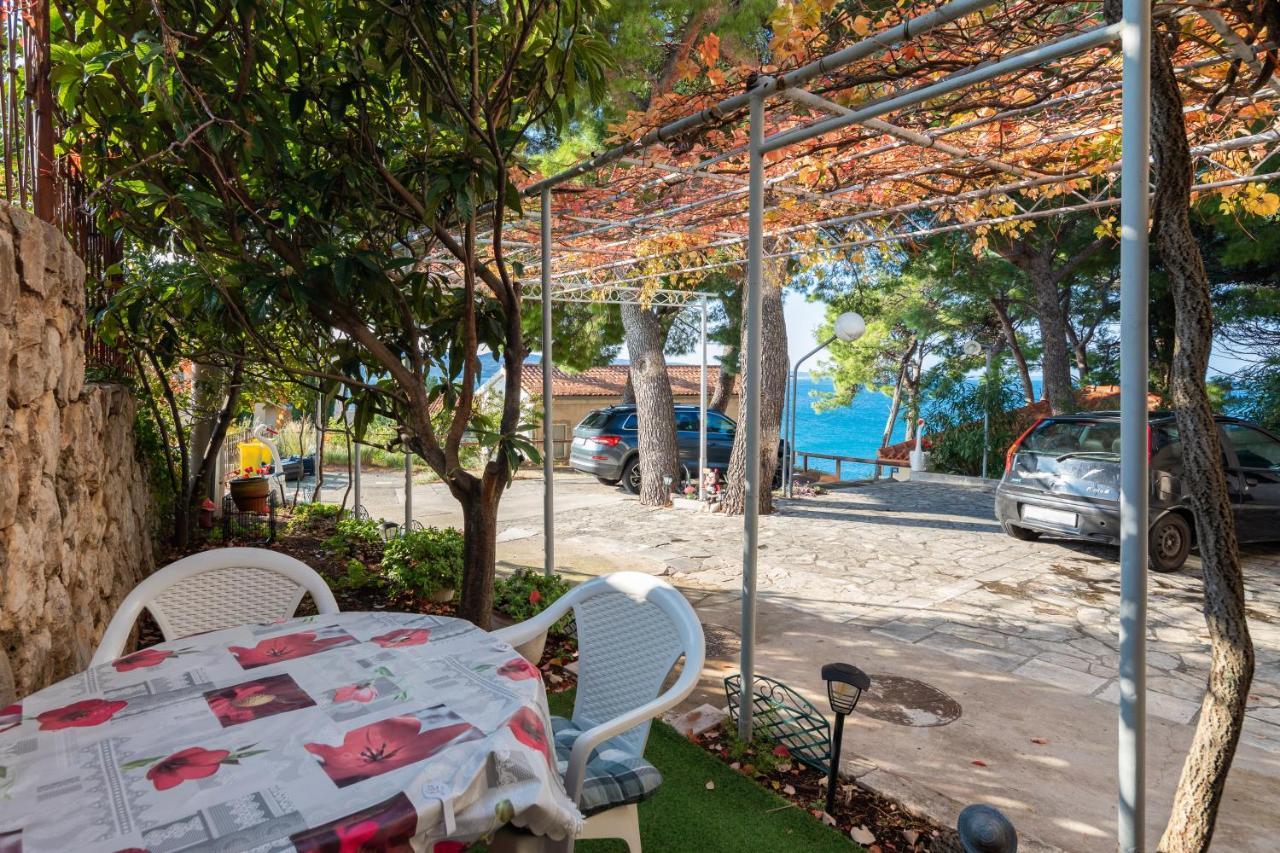 Urban Edge - Beach Apartments Omiš Esterno foto