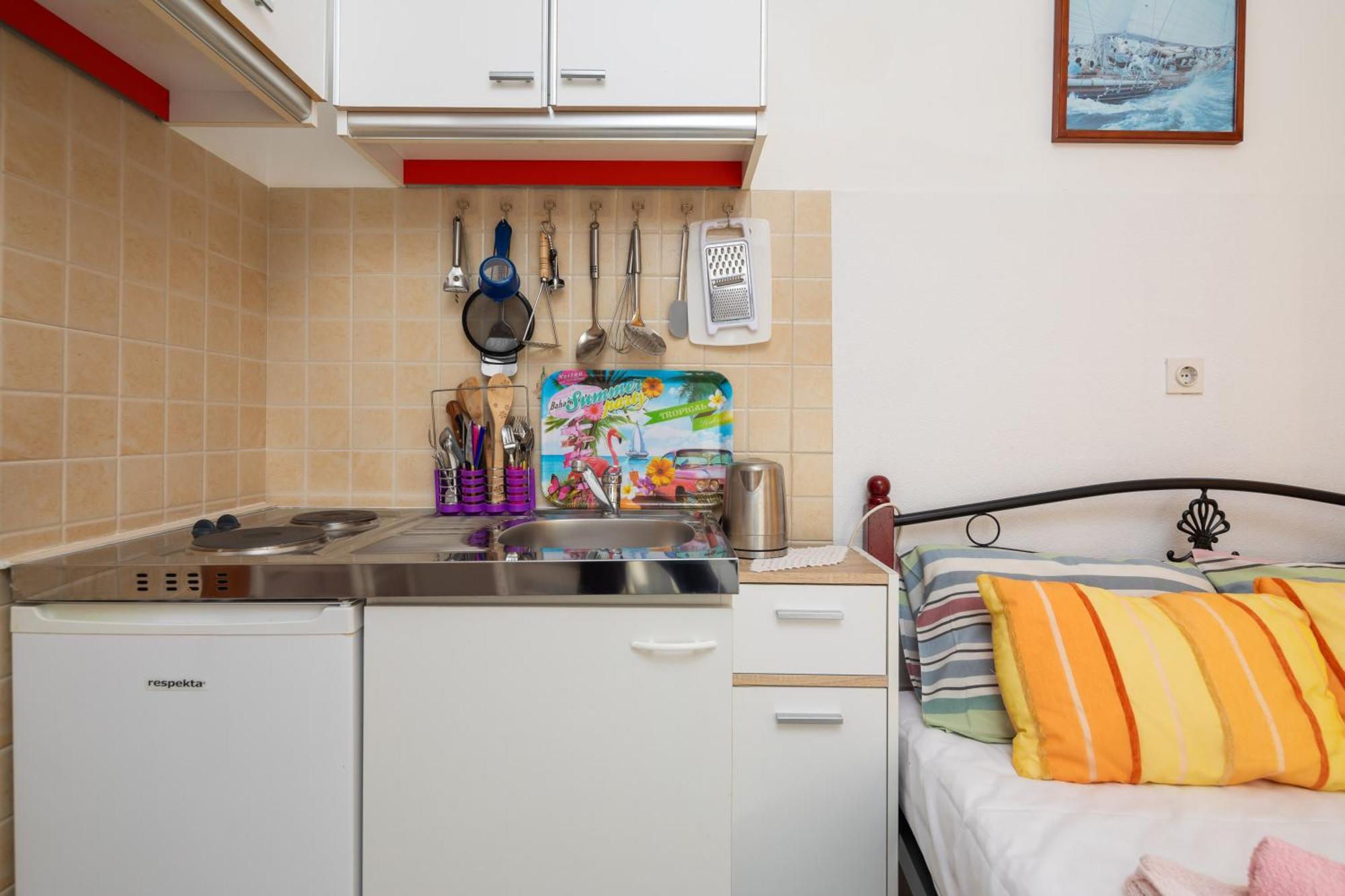 Urban Edge - Beach Apartments Omiš Esterno foto