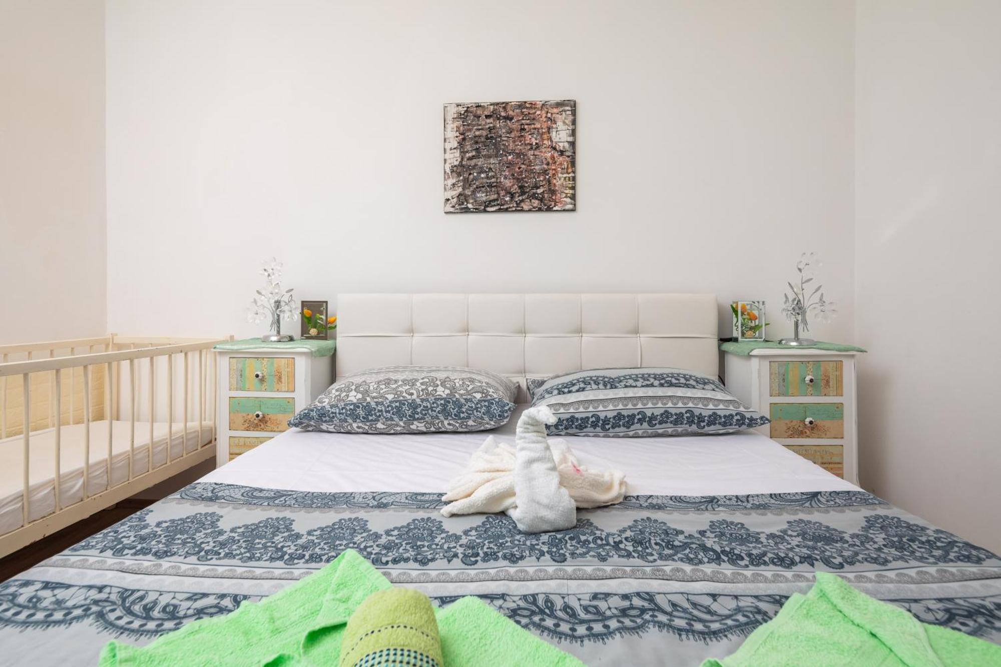 Urban Edge - Beach Apartments Omiš Esterno foto
