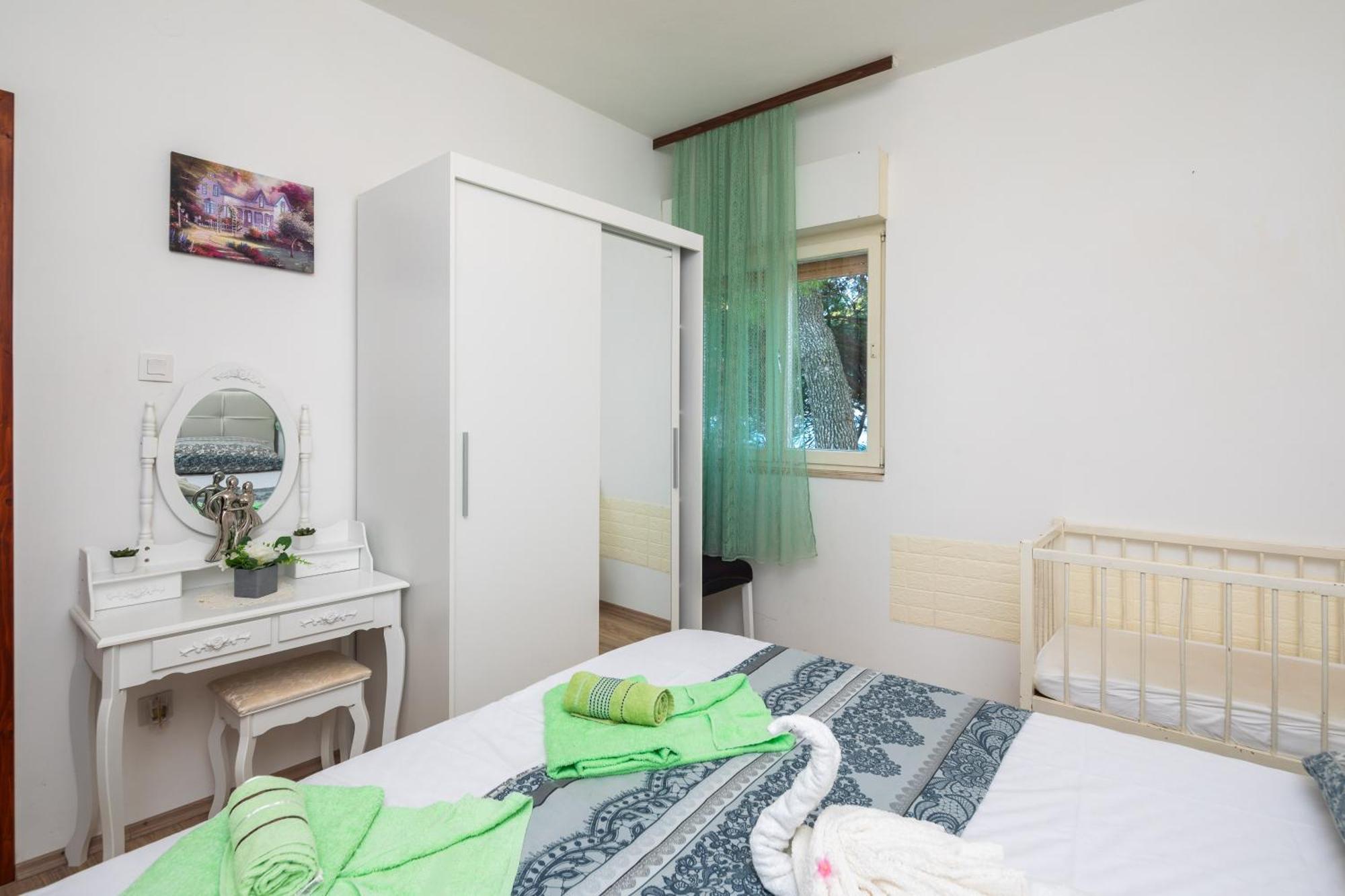 Urban Edge - Beach Apartments Omiš Esterno foto