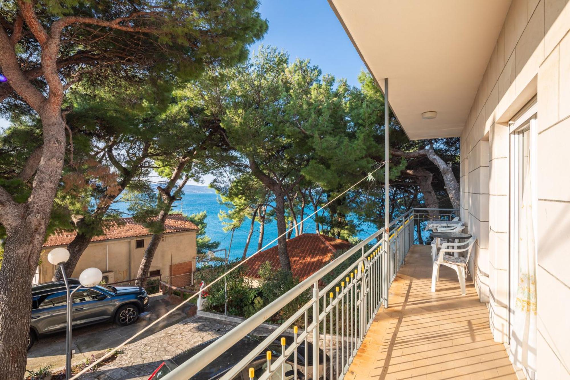 Urban Edge - Beach Apartments Omiš Esterno foto