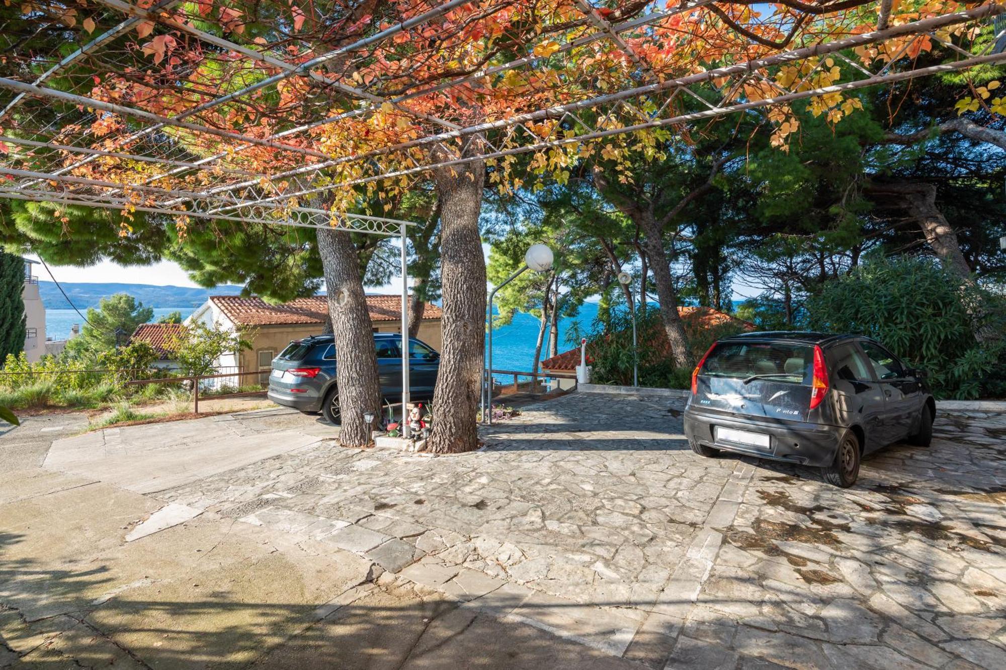 Urban Edge - Beach Apartments Omiš Esterno foto
