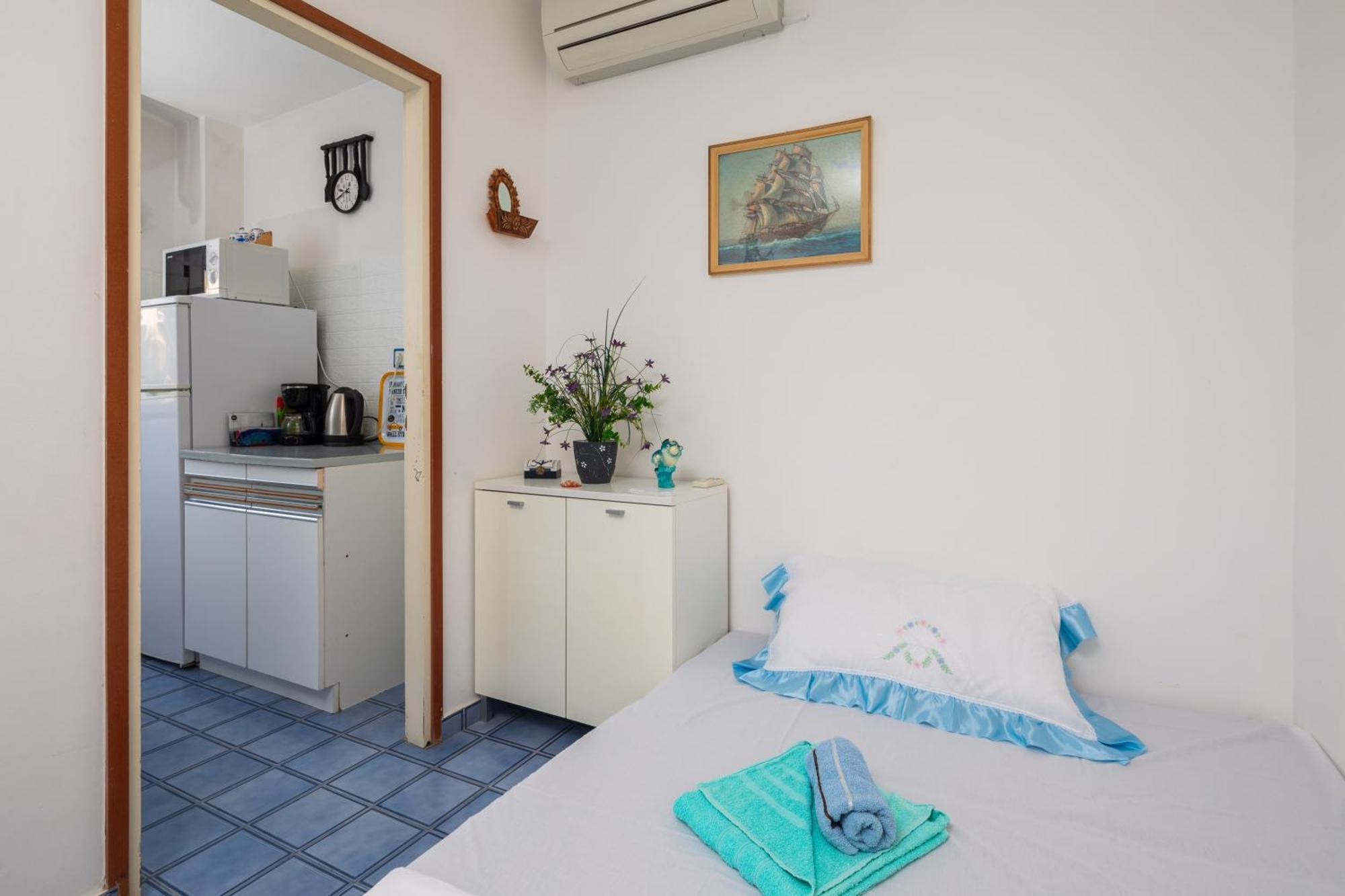 Urban Edge - Beach Apartments Omiš Esterno foto