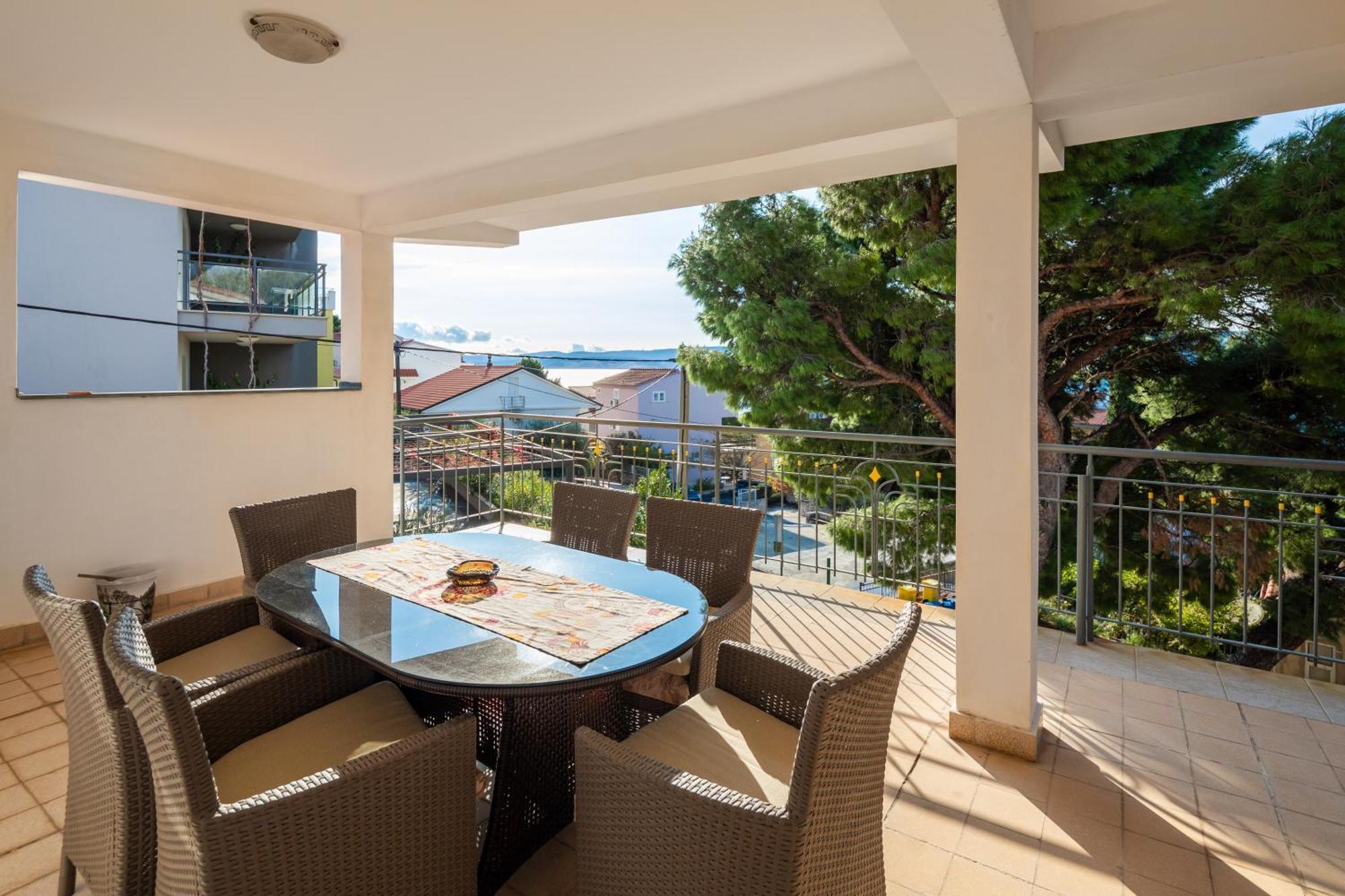 Urban Edge - Beach Apartments Omiš Esterno foto