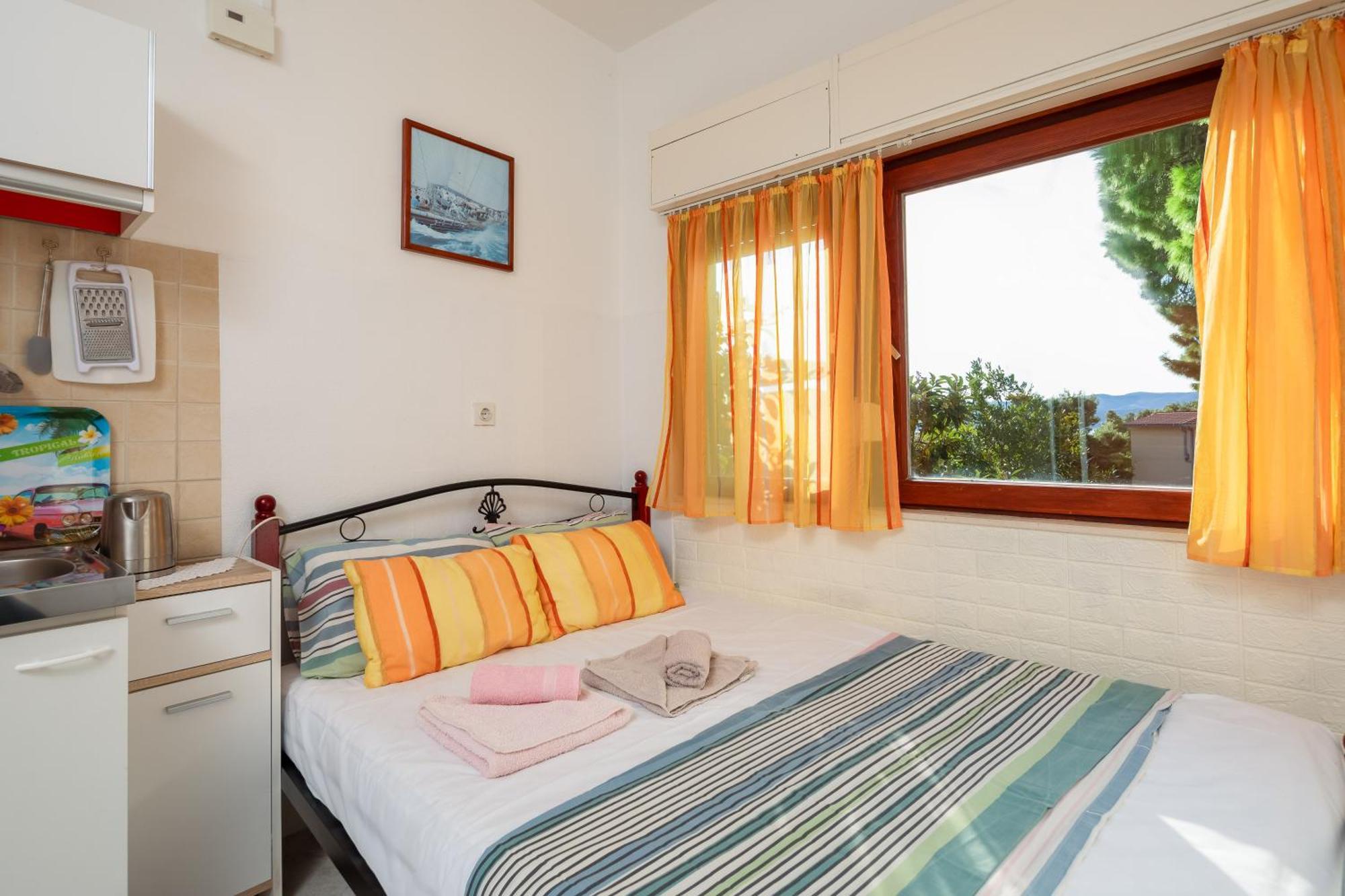 Urban Edge - Beach Apartments Omiš Esterno foto