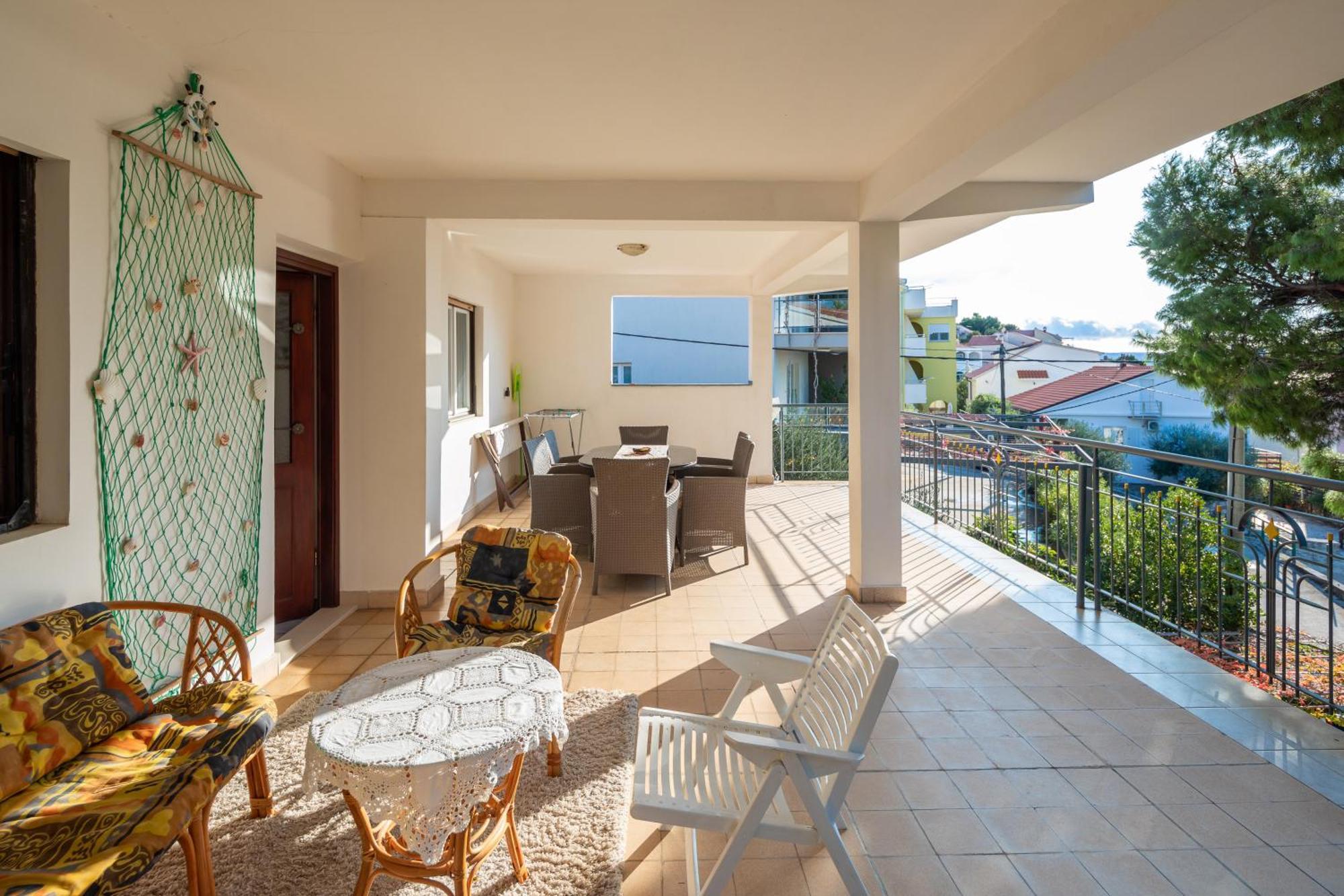 Urban Edge - Beach Apartments Omiš Esterno foto